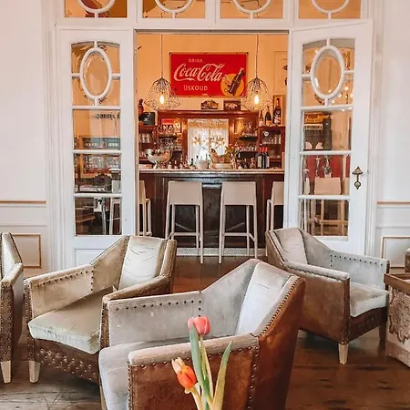 Chateau Charles Bed & Breakfast 4*