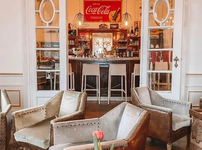 Chateau Charles Bed & Breakfast 4*