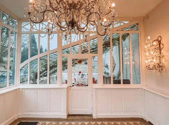 Bed & Breakfast Chateau Charles 4*